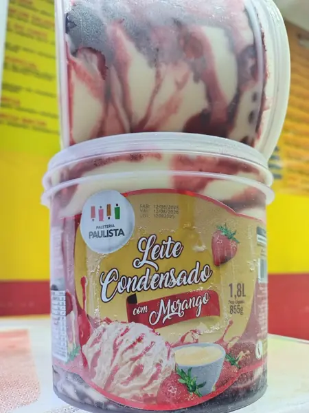 Sorvete Leite Condensado com Morango 1,8L
